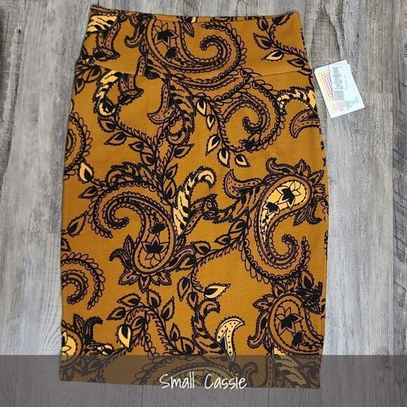 LuLaRoe Cassie Skirt Small Paisley Floral NEW - Picture 1 of 2